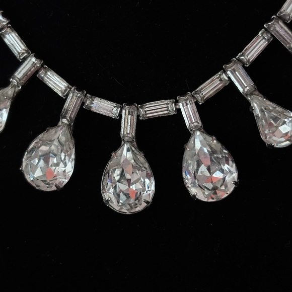 Elegant Silver Teardrop Necklace - Picture 2 of 3